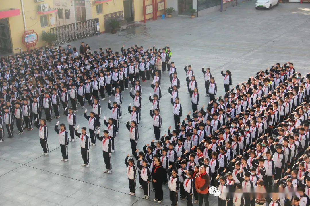 菏泽市牡丹区东关小学致敬抗美援朝争做时代新人主题队日活动