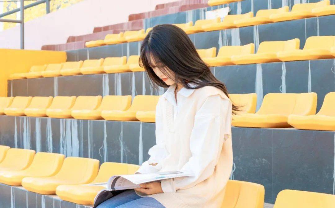 想要更多了解小姐姐可以转战微博@任万万万哦!