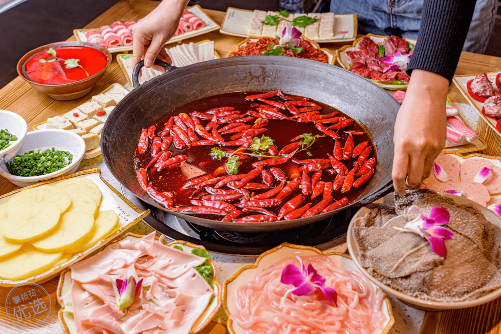 68折这家重庆火锅神店开业就被挤爆了凭一口老铁锅吸引无数老饕和回头