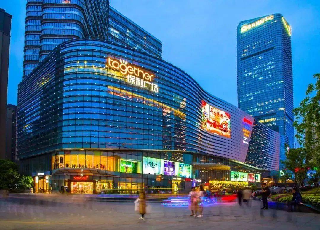 关山大道保利广场光谷旅游文化节活动现场光谷旅游文化节灯光秀现场