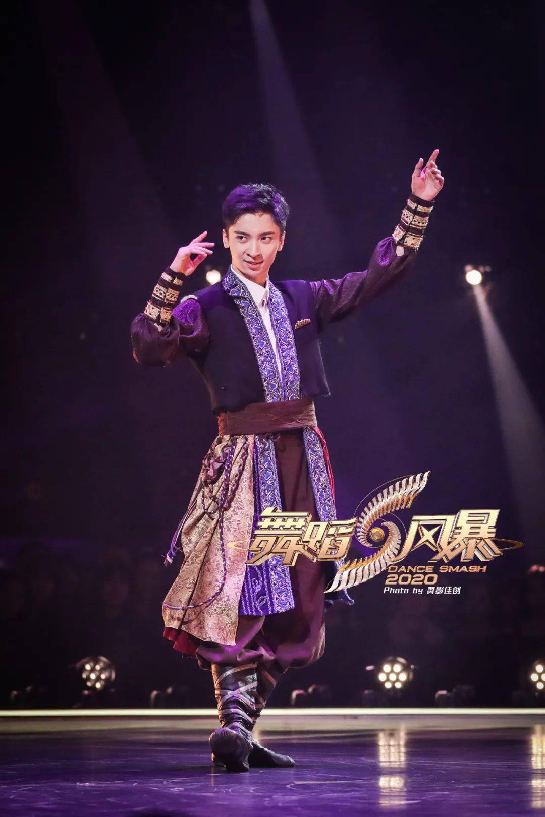 6梁森他是桃李杯青年舞蹈大赛拉丁舞冠军,他是最帅国标舞王子,也是