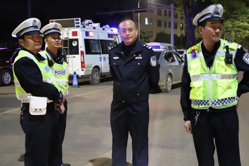 宣威公安交警大队开展统一夜查行动!_缪云浩