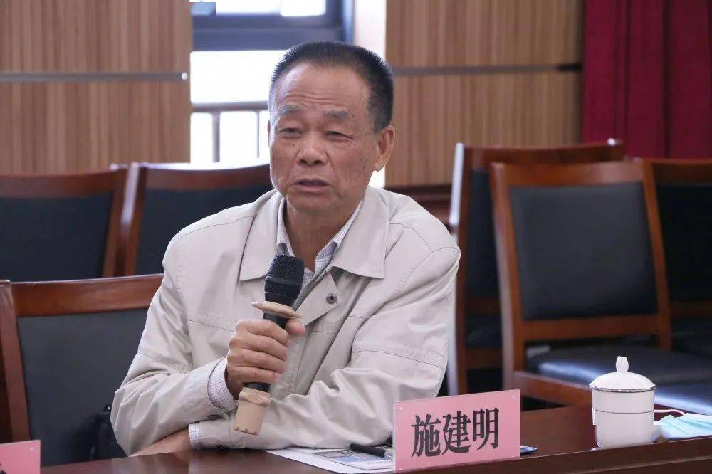 座谈会上,党委书记毛建强向行风监督员介绍了2020年集团所做的重点