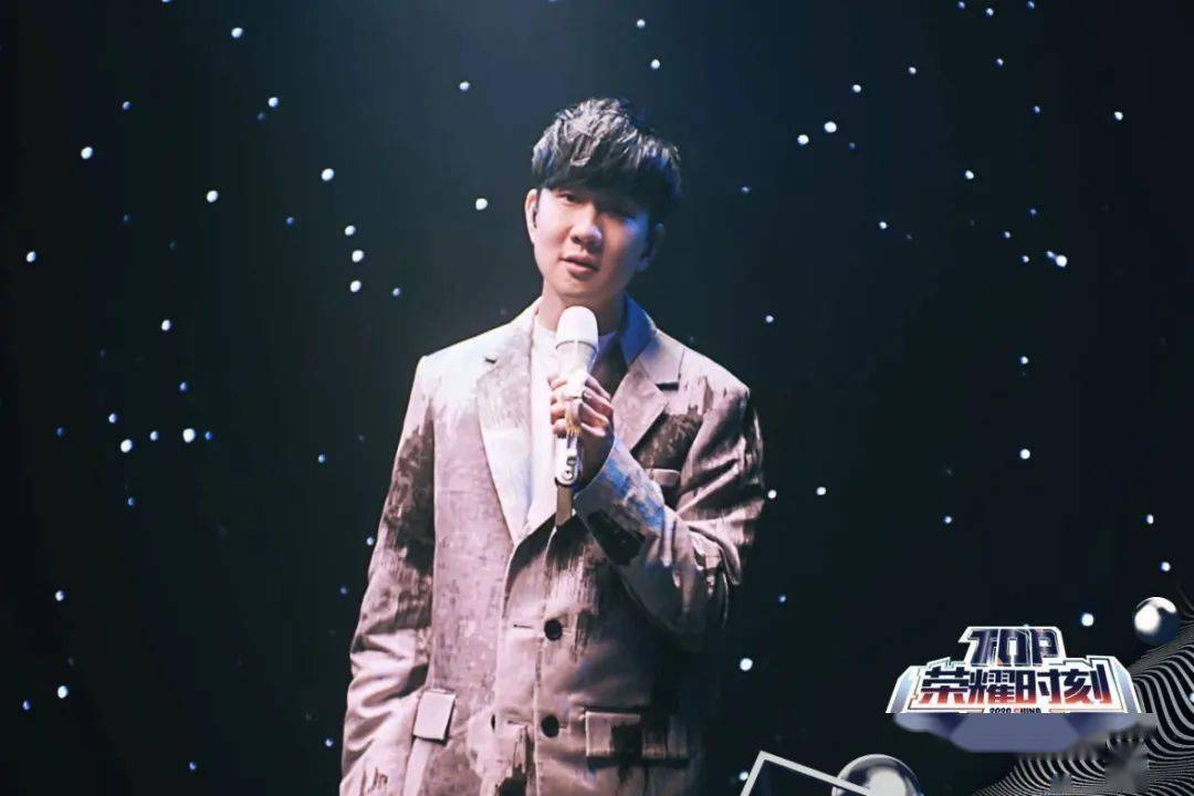 top荣耀时刻韩红首唱分享最新音乐形态董宝石唱跳爱的恰恰传递正能量