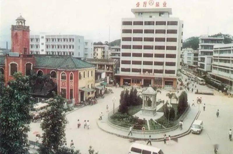 停留了在历史与老台山的记忆当中···曾经的繁华,"红楼"已建成现今