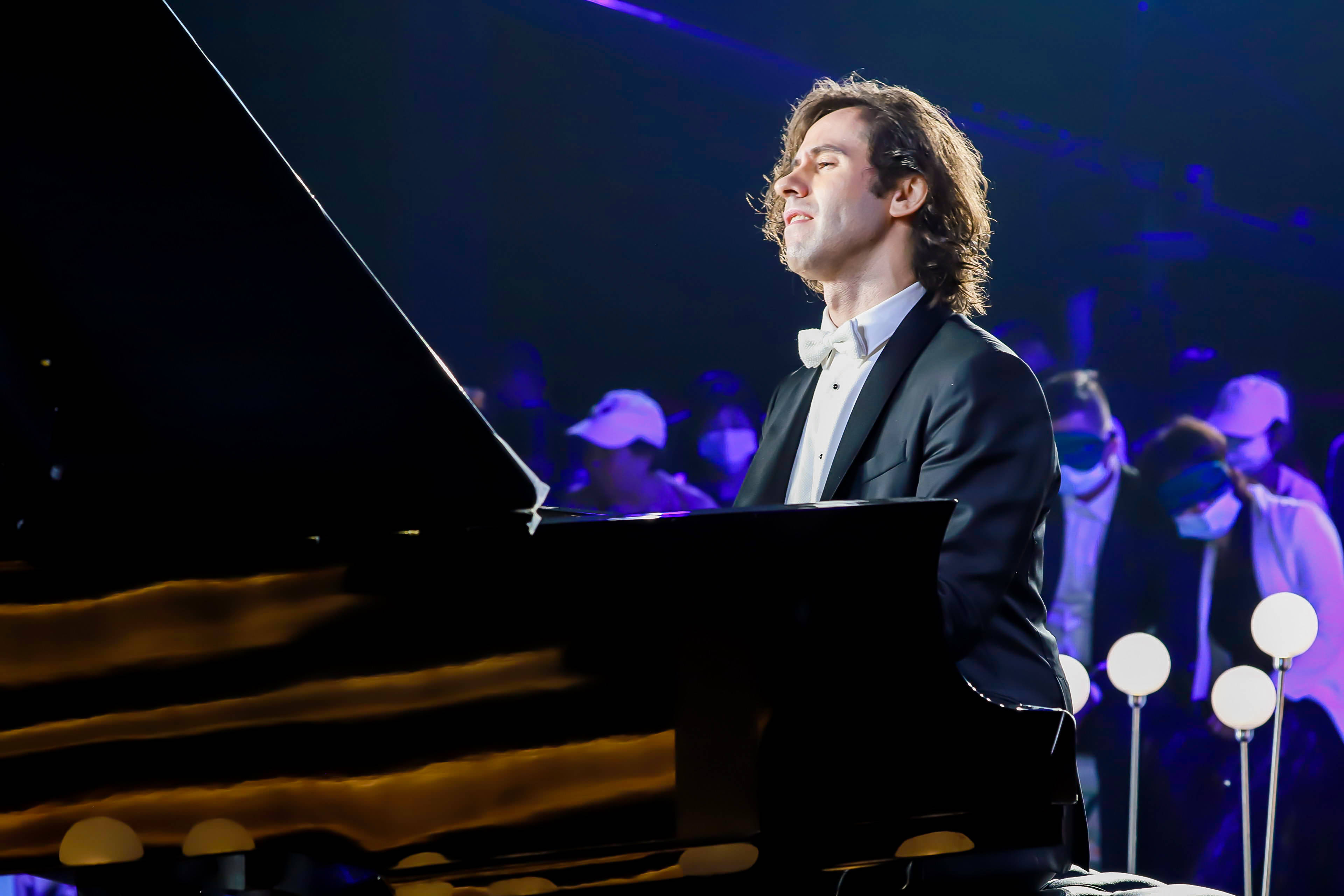 大湾区首场曾获西班牙女王授奖的钢琴王子奏响碧海银湖