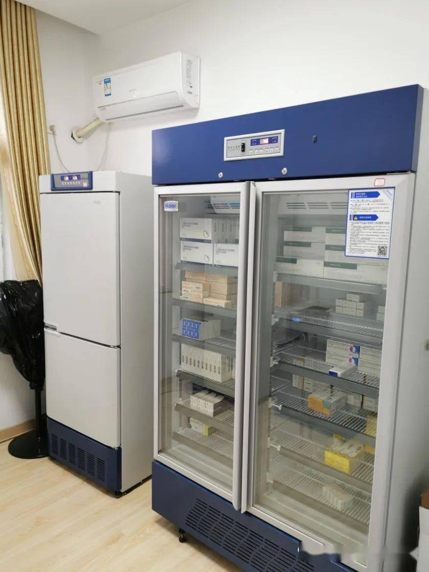 一旦停电,蓄电装置能立即将平时储存的电"吐出来",保障疫苗冷藏不断电