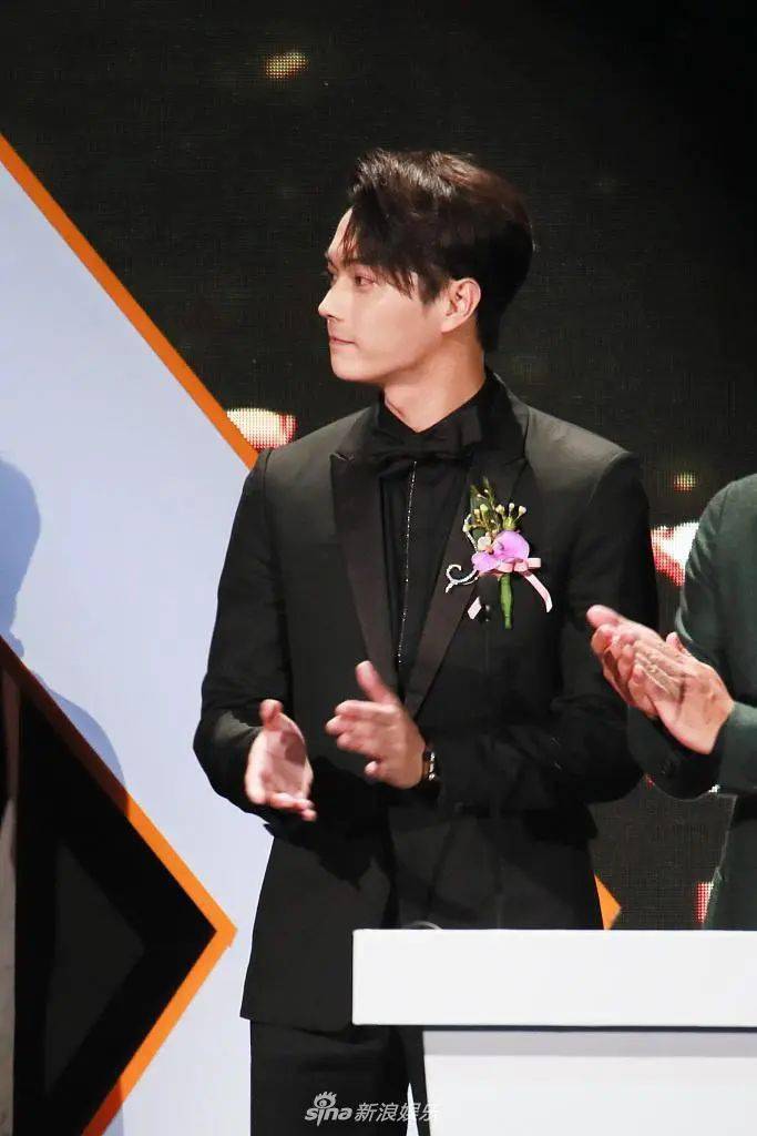 王凯赵露思分获文荣奖最佳男女主角许凯等颁奖