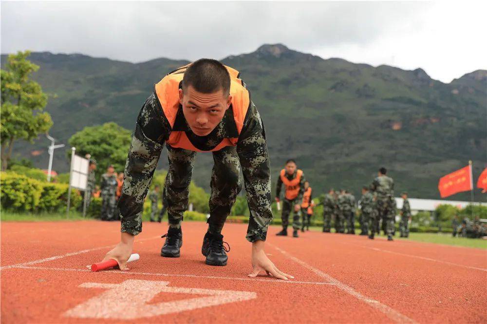 一组美图感受新兵体能训练的苦与乐