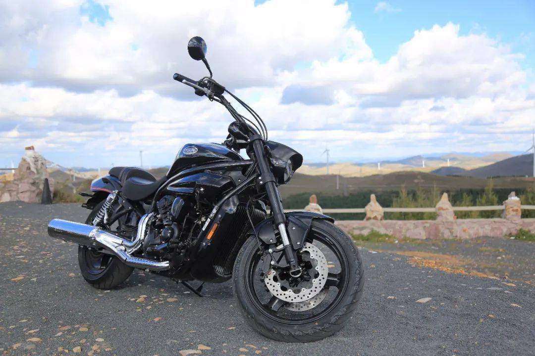 车评:巡航车的运动乐趣,51800元的轻骑大韩gv650pc带来新体验!