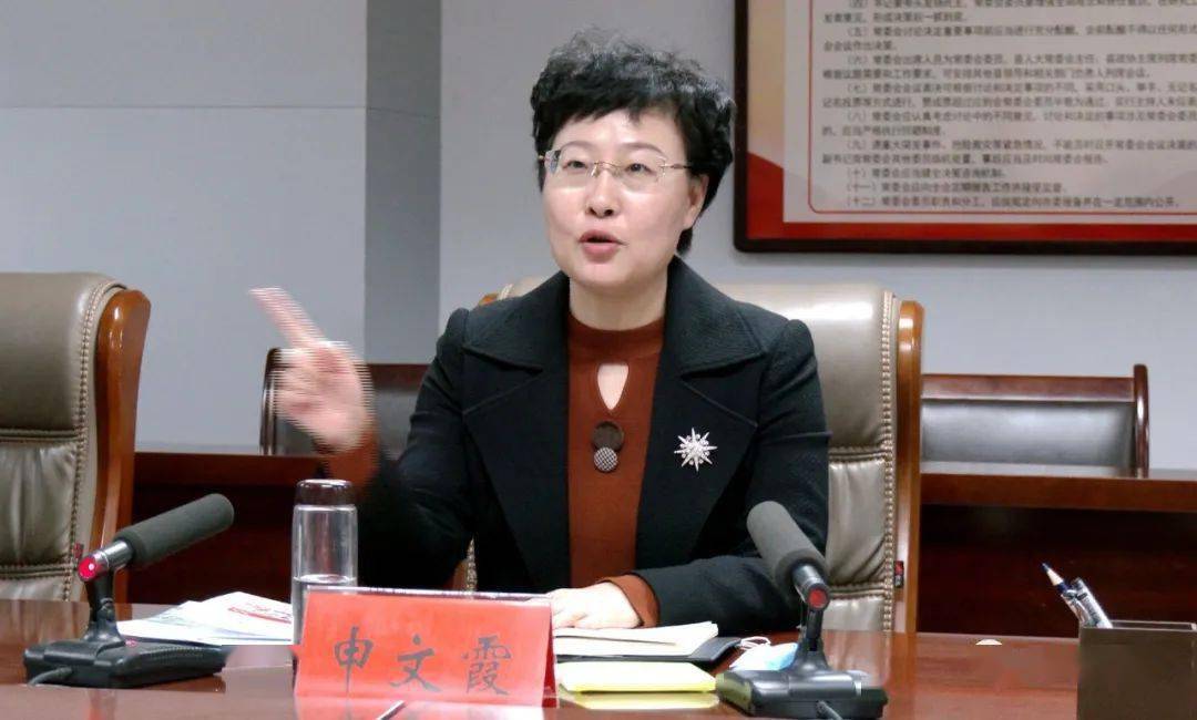 11月2日,杭萧钢构和汉德邦建材公司考察团来我县考察,县领导申文霞