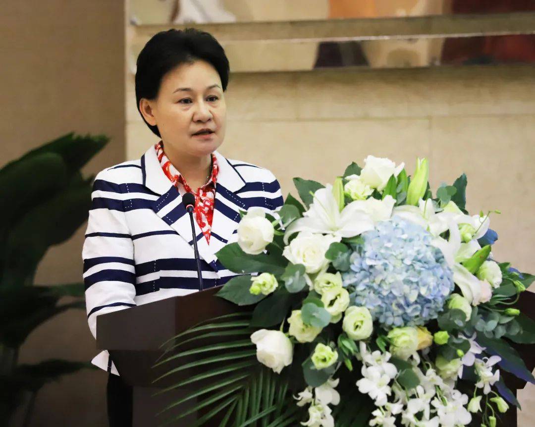 论坛上,开发区党工委委员,管委会副主任蒋叶华,卞吉坤表示,高端装备