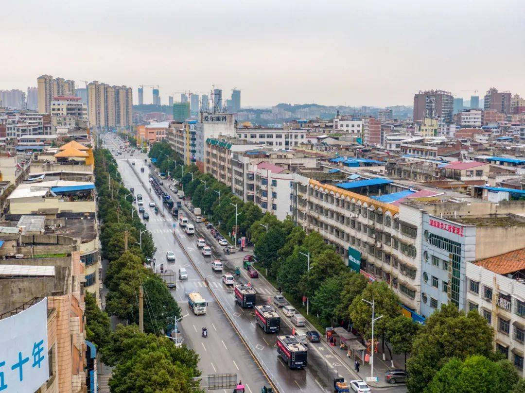 燃爆邵东公安全副武装出现在街头啥情况