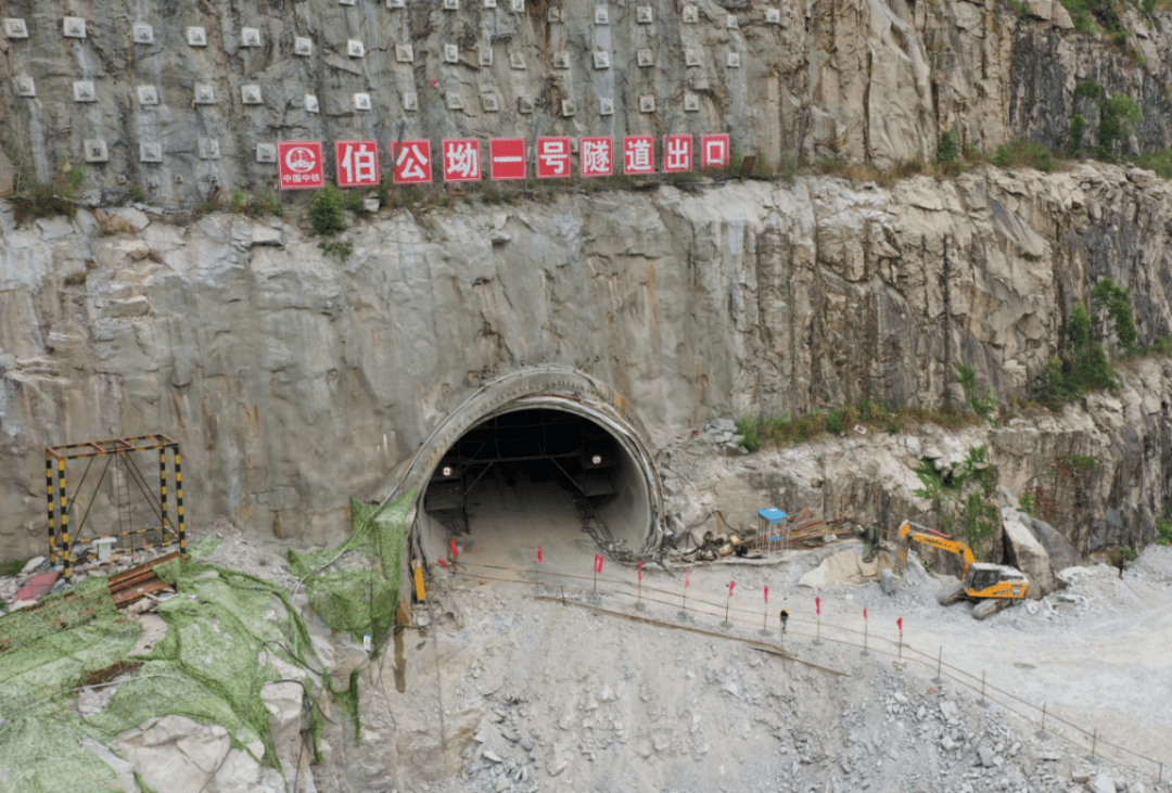 赣深铁路又一隧道贯通!预计明年通车
