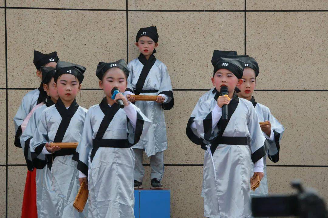 周一舞台秀二1班三字经