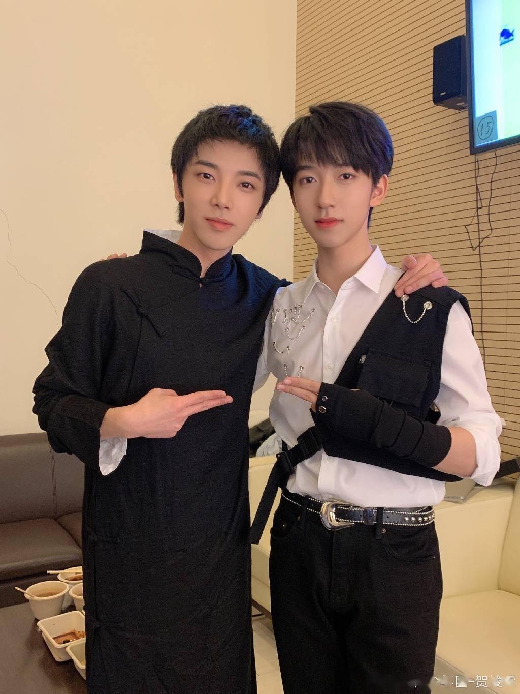 活在他人合影中的华晨宇系列加一帅气民国公子温润如玉