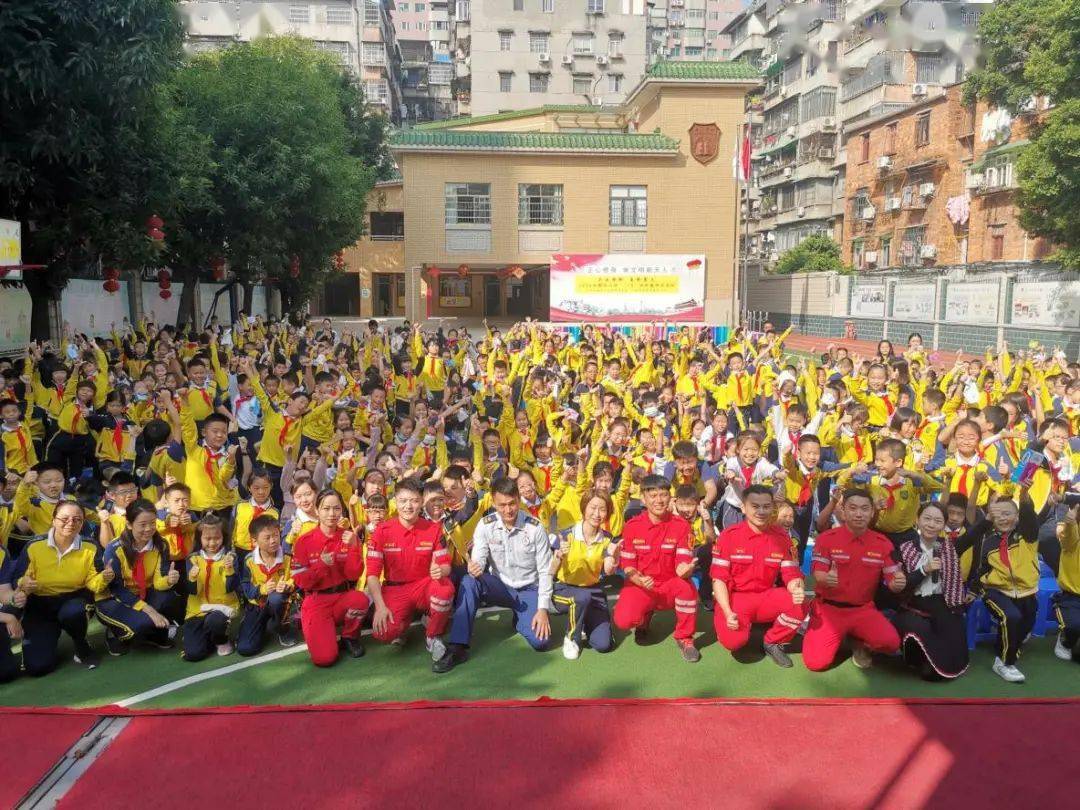 朝天小学开展消防宣传月活动"小人物乐团"将音乐大篷车开进校园!