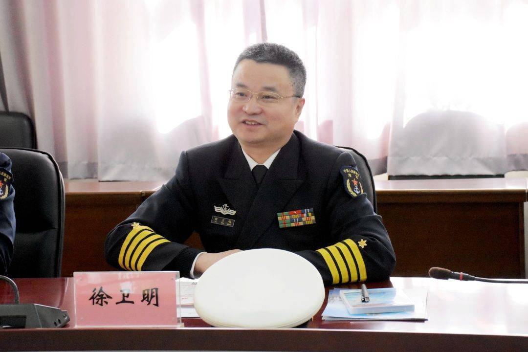 海军大连舰艇学院授予我校优质生源基地中学牌