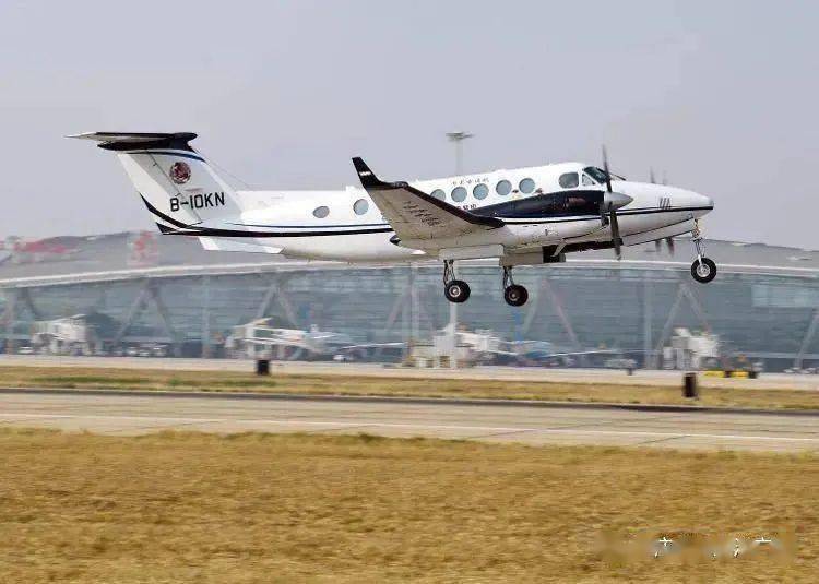 "环鲁飞"通用航空短途运输航线飞机为空中国王350机型在此前的10月26