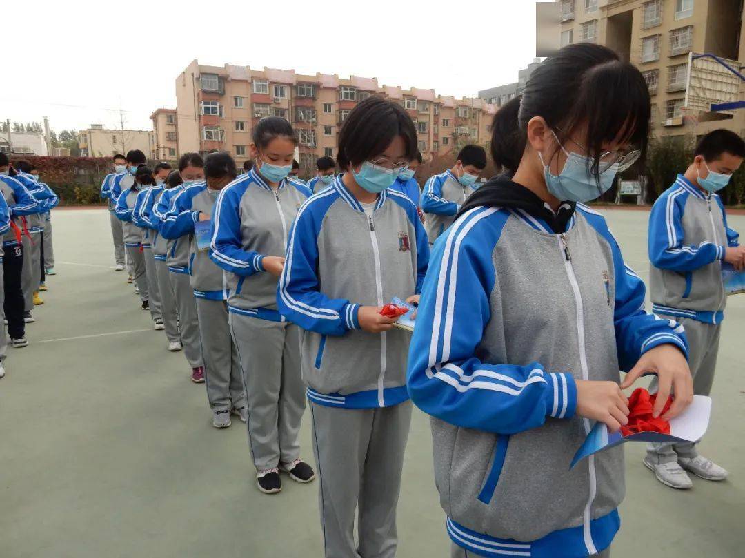 离队建团新起点 团旗指引我前进 ——丰台八中初三年级举行离队建团