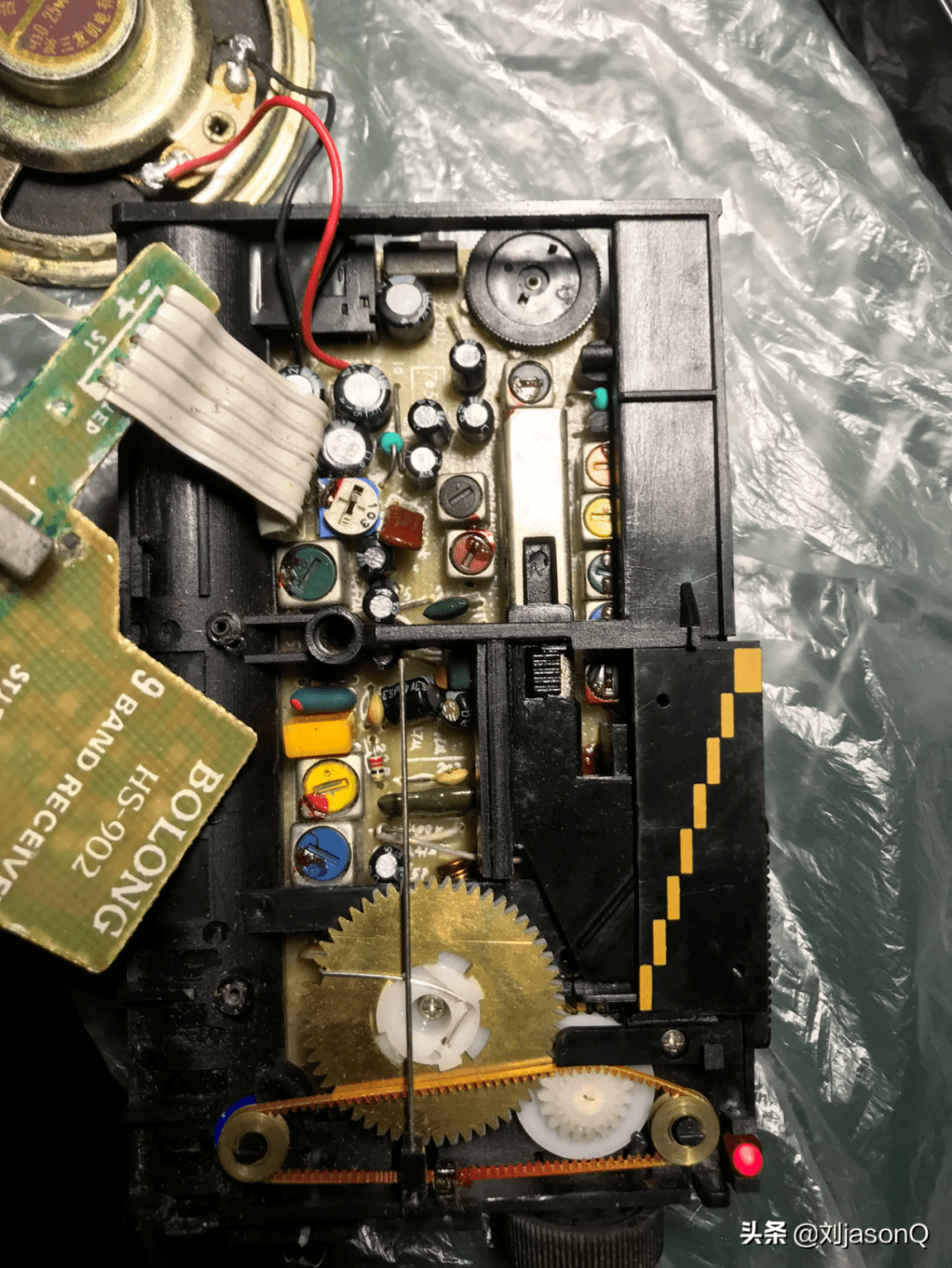 上世纪八九十年代收音机的拆解美图非常佩服这些老工程师