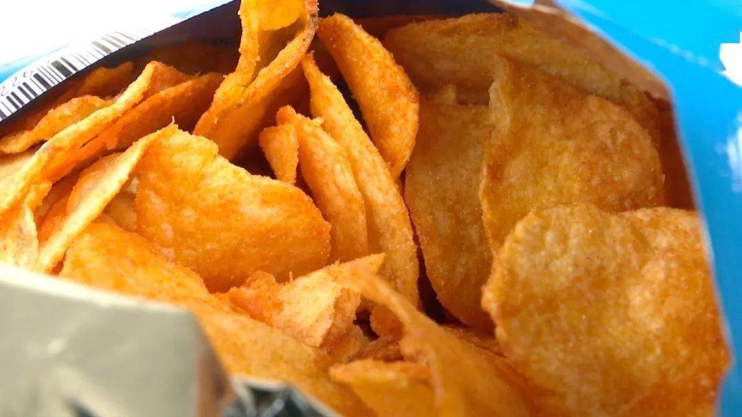 薯片含有丙烯酰胺会致癌医生大量摄入才有致癌风险