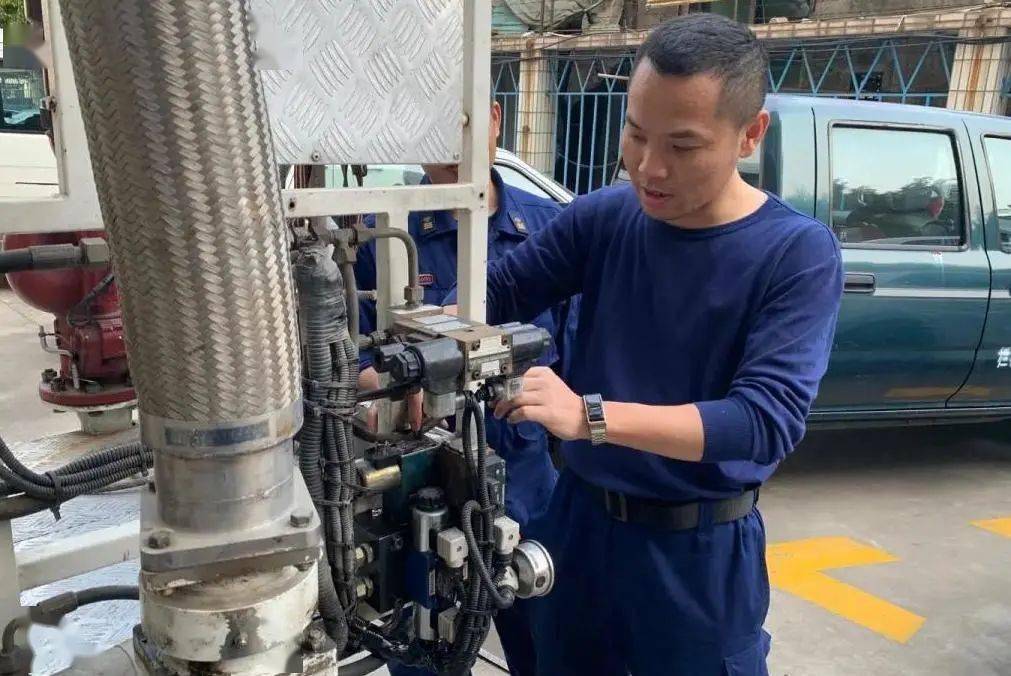 汕头好人赵庆明一口工具箱走遍全粤东