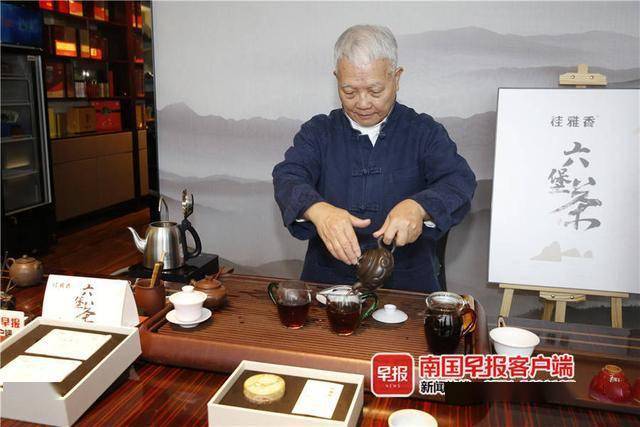 哇这六堡茶汤也太美了香港茶王陈国义给南宁市民开泡六堡茶