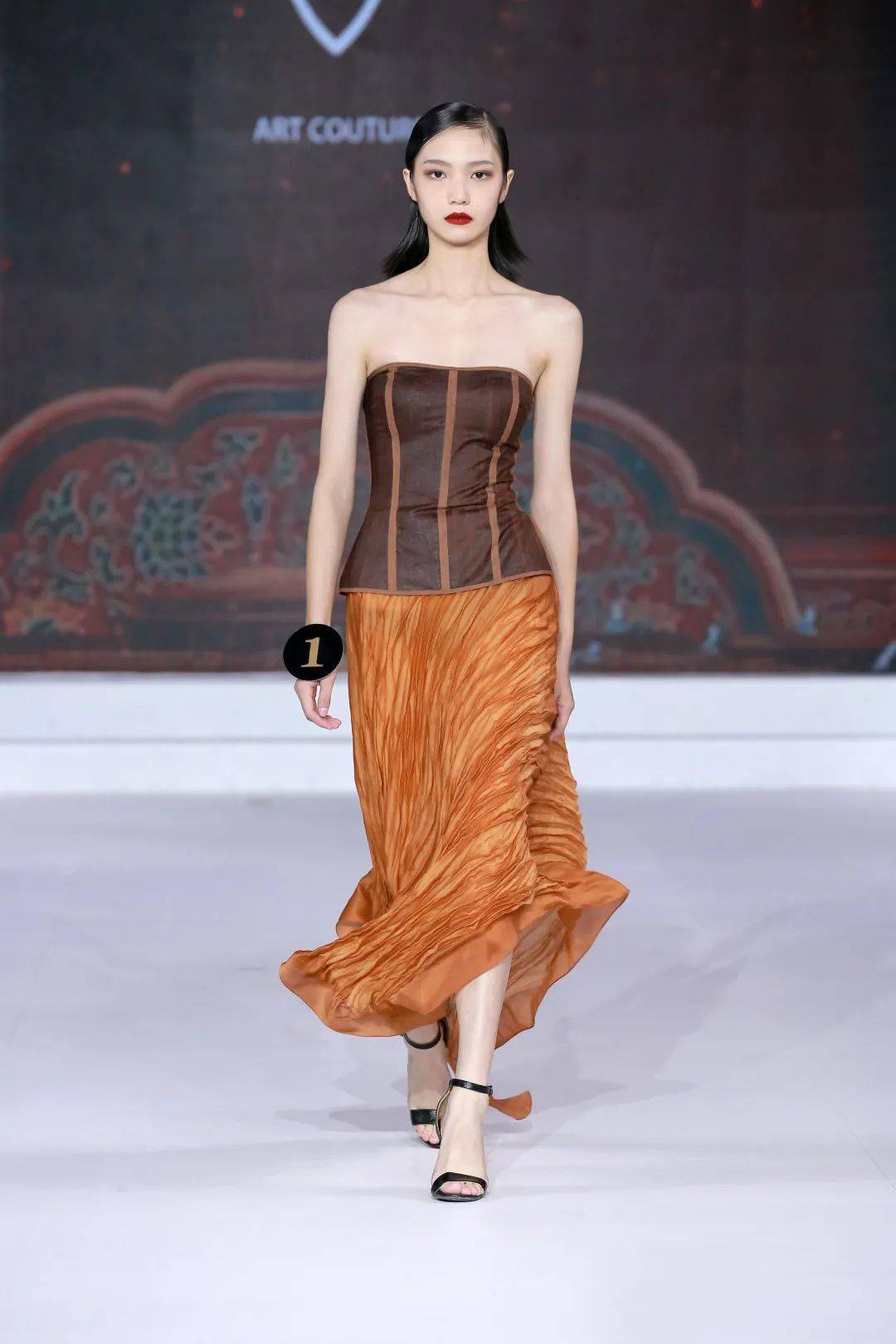 rechenberg以优雅与高贵助力2020中国未来超模的巅峰对决