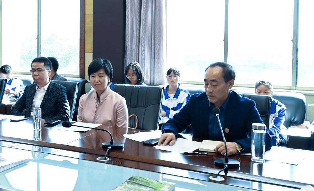 "江西省乐平中学荣基金"第二次贫困生奖助学金发放仪式在乐平中学举行