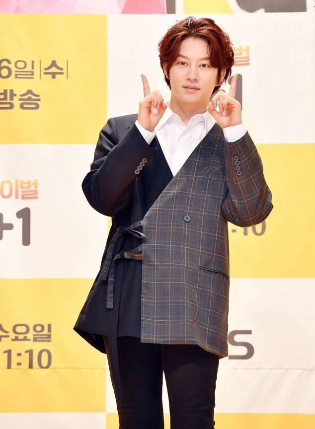 [星闻]superjunior金希澈 ,核酸检测 自我隔离.