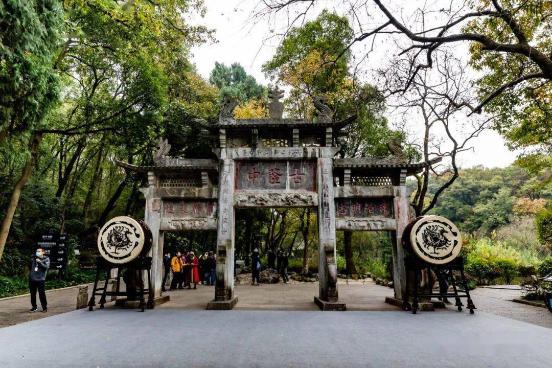 赴鄂考察房車隊前往襄陽市遊覽古隆中襄陽古城唐城影視基地之六