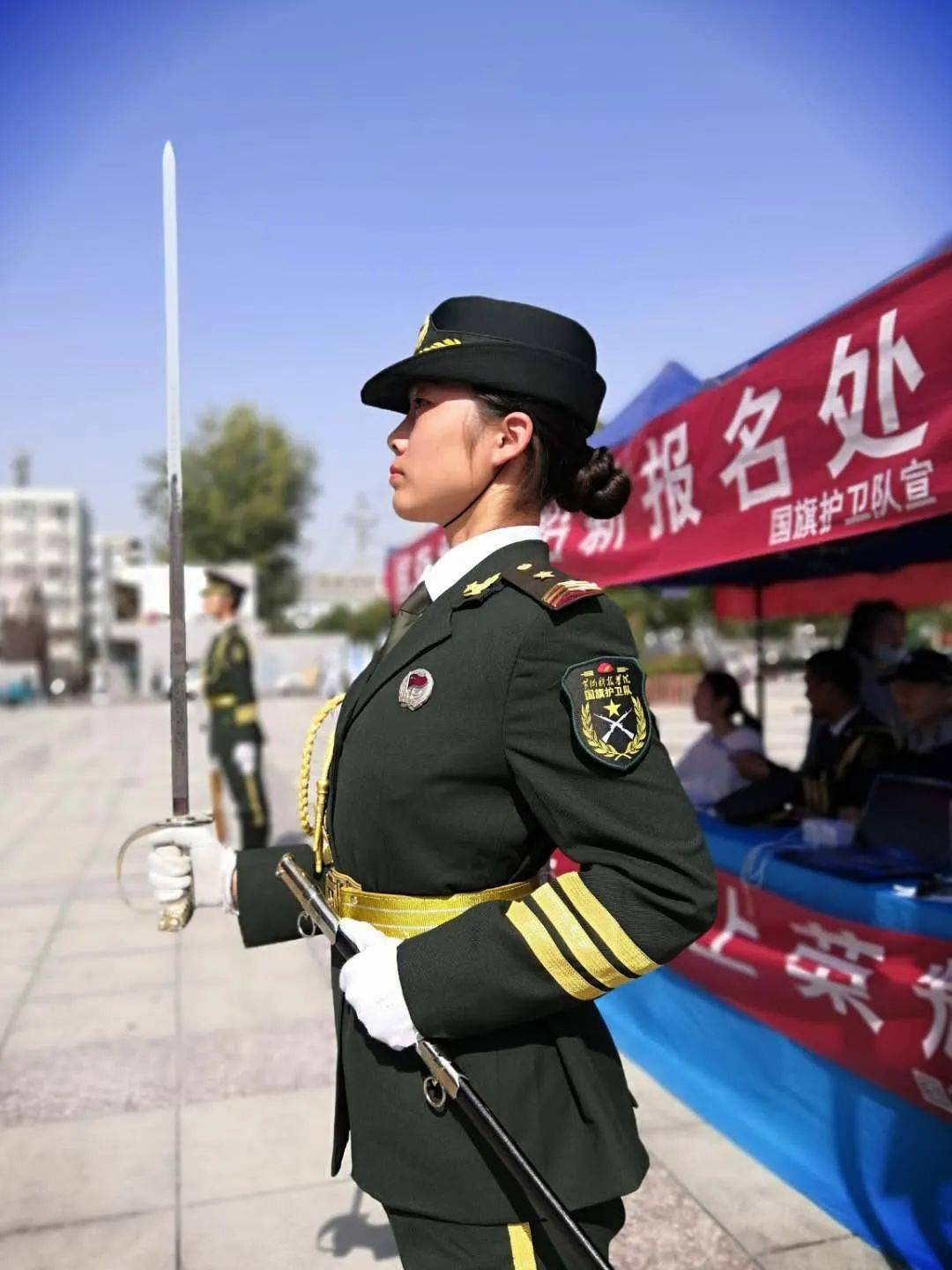 超飒巾帼不让须眉黄科女教官请求出战