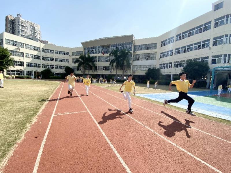 龙园外语实验学校学子展风姿多彩大课间构筑校园靓丽风景线