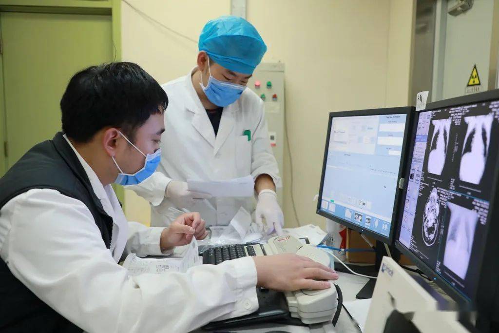 你们说的拍片儿的医生其实是这样的