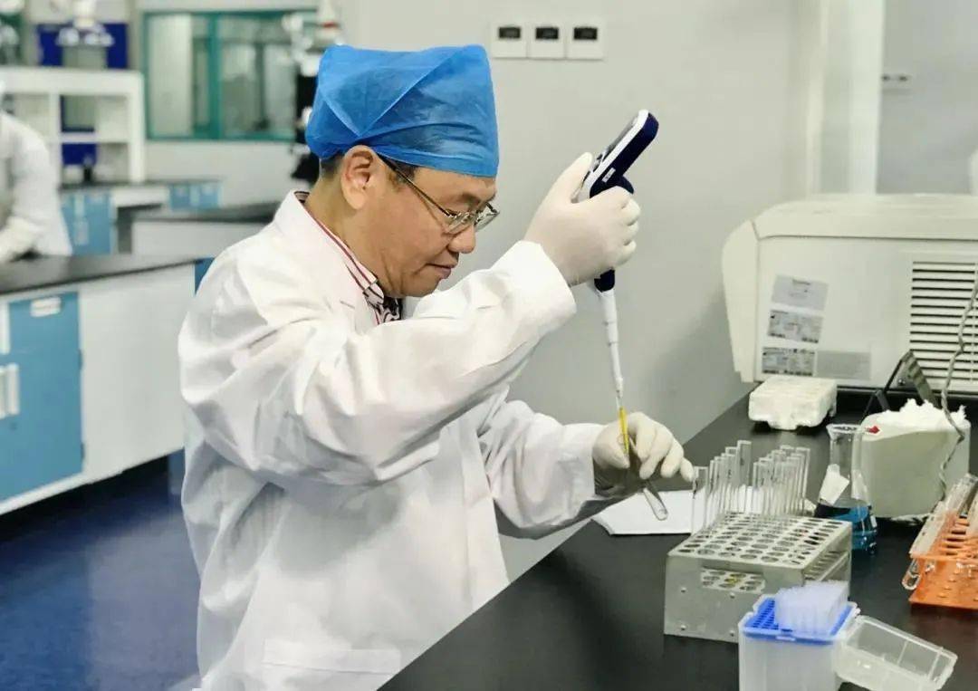 玉溪沃森生物董事长黄镇获评全国劳模