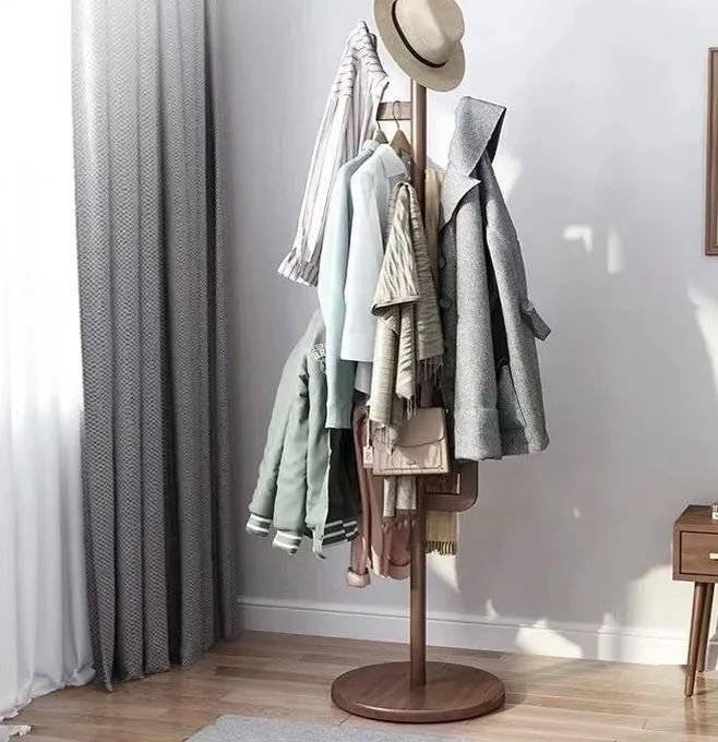 沙发椅子上总长衣服一定是这里的设计没到位