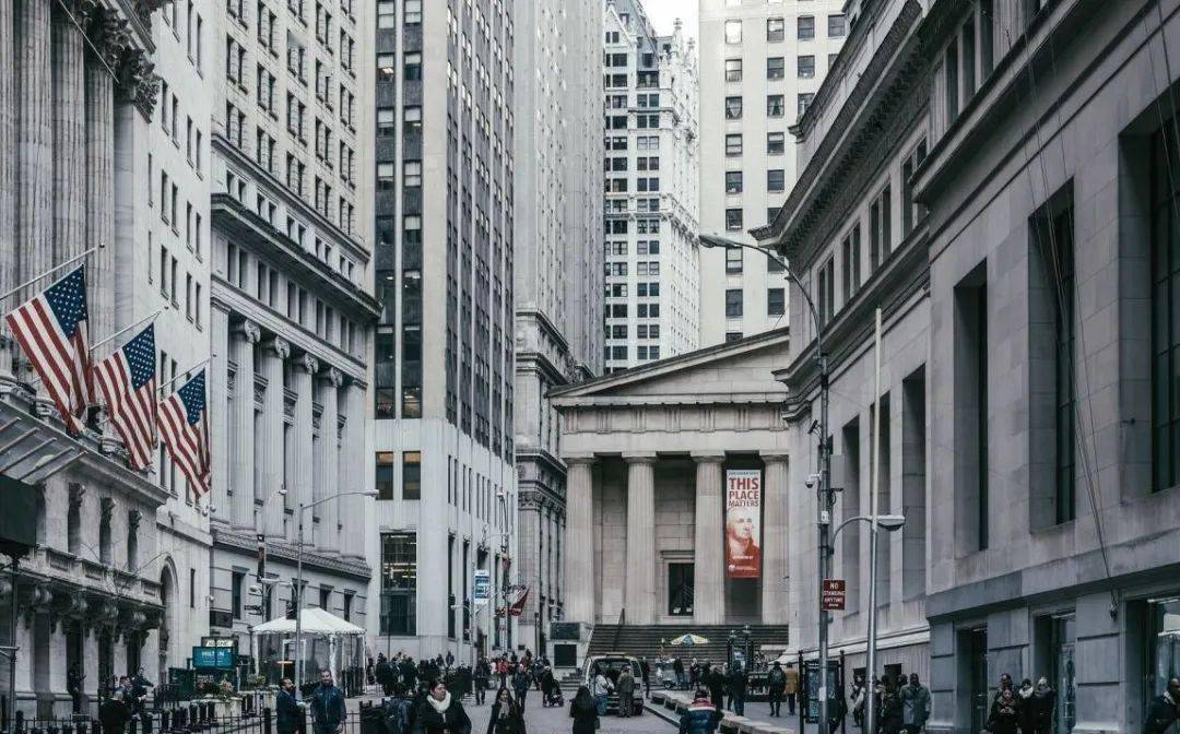 人生癫狂或恐慌由此而起读金钱永不眠华尔街的传奇史