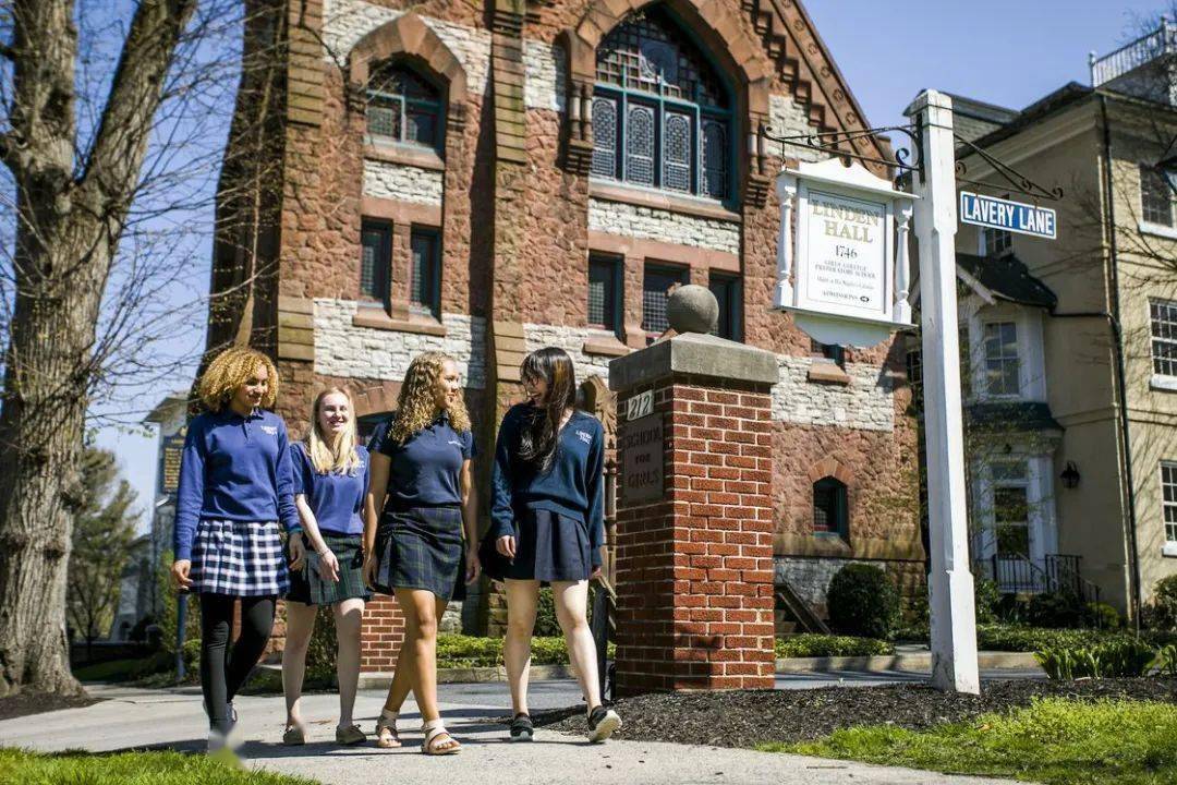 马萨诸塞州著名的达娜豪尔女子高中成立于1881年,位于麻萨诸塞州,是一