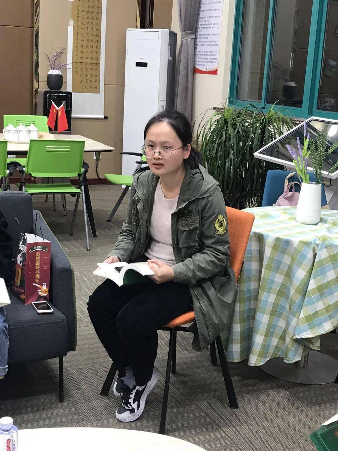 王佳敏我想要建立师生之间的友谊,取得儿童的信任,是要付出巨大的劳动