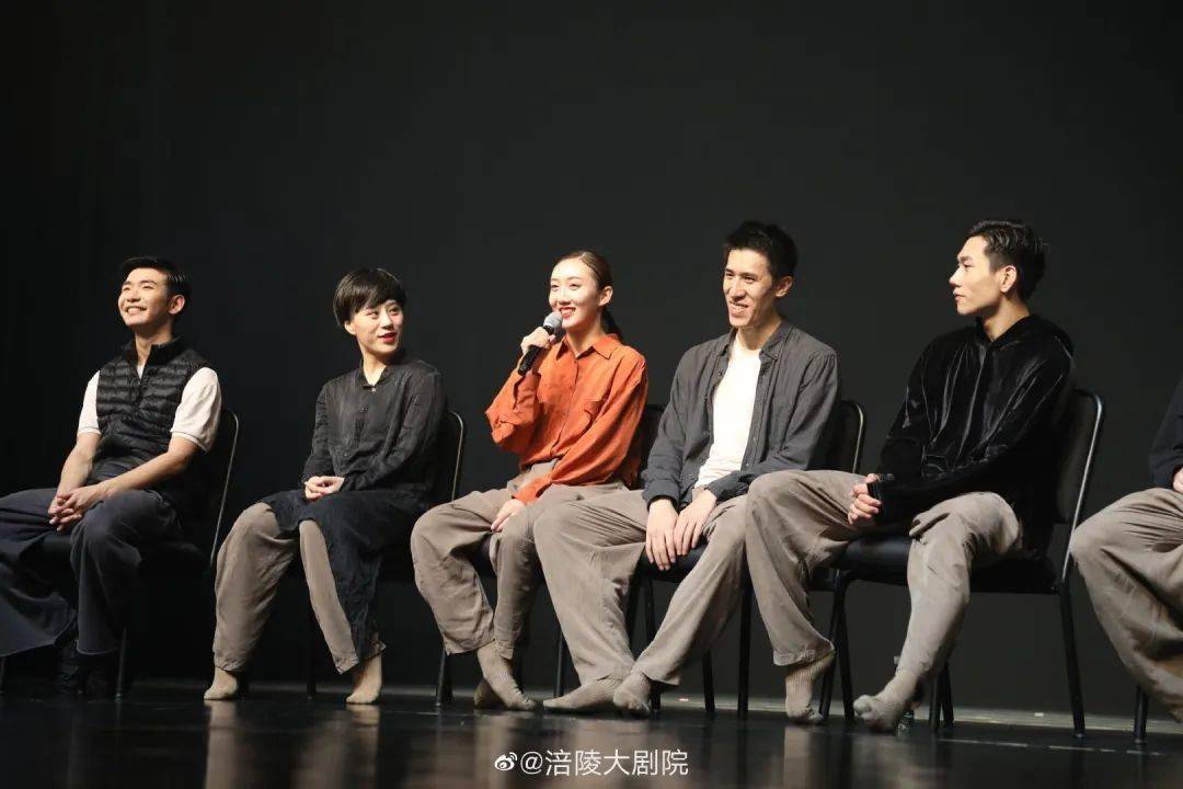 胡沈員現代舞作品流浪在涪陵大劇院震撼上演