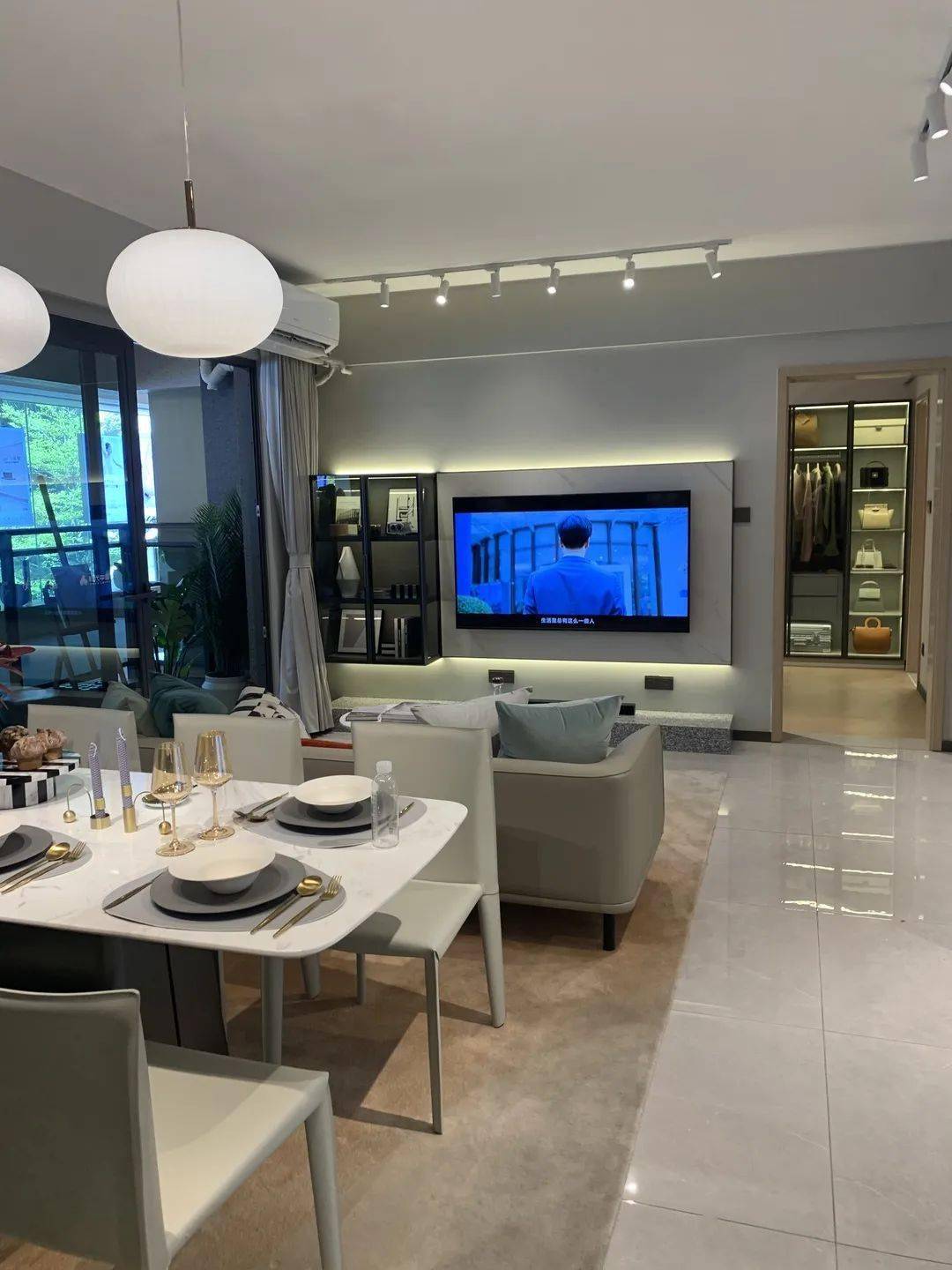 与保利·南沙天汇同样位于地铁4号线黄阁站旁的时代天逸,也在今日开放