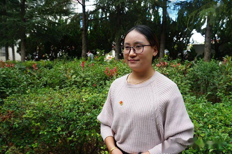 祥云二中教师孙艳清说:"通过学习全会精神,作为一名乡村青年教师,我会