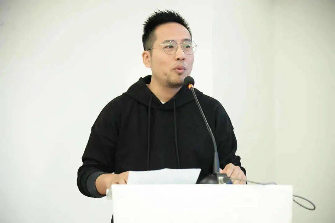 首批签约内容合伙人仇菲,仲正强,大卫及潘慧斌分别作交流(左右滑动