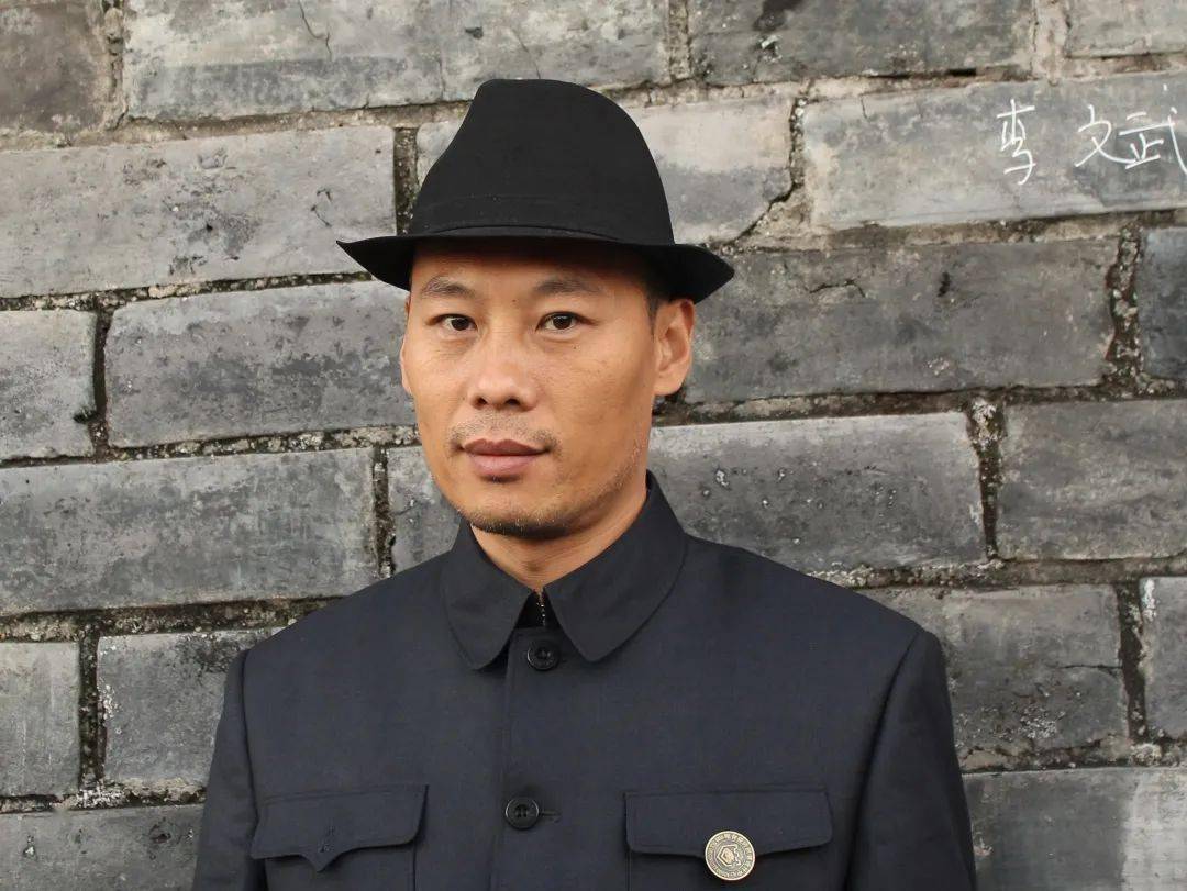 史鑫山东青州人,生于上世纪七十年代.广东省作协会员,现居广东佛山.