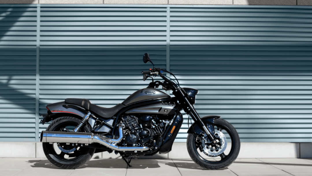 5.18万元的轻骑大韩v双缸gv650实车视频解析,比老款质感提升