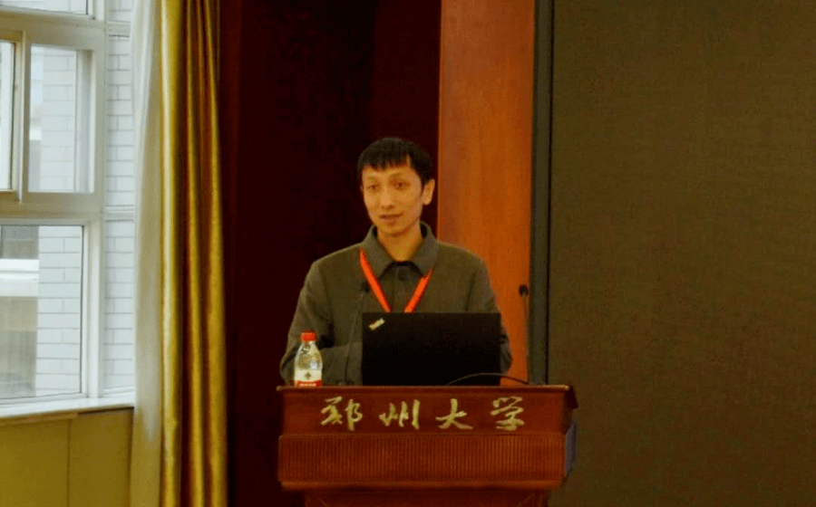 河南省实验中学贾新军老师贾新军老师指出生物学科需要科技创新,提出