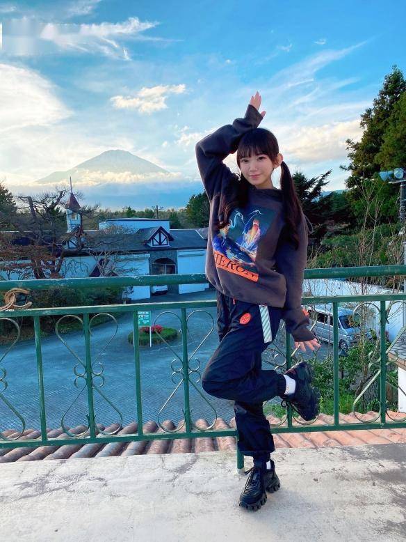 童颜美女 长泽茉里奈 告诉你世界上最大罩杯是多少