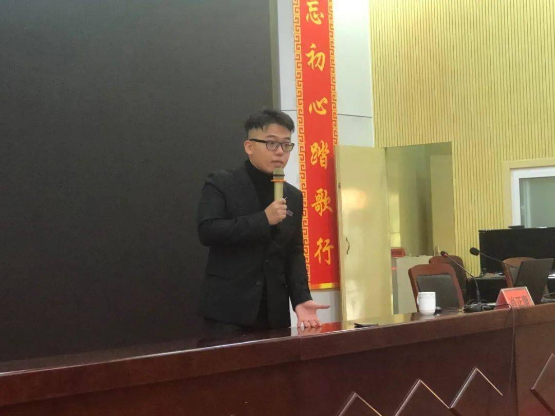 做语文的有心人—北大学子语文学习经验报告会_肖正康