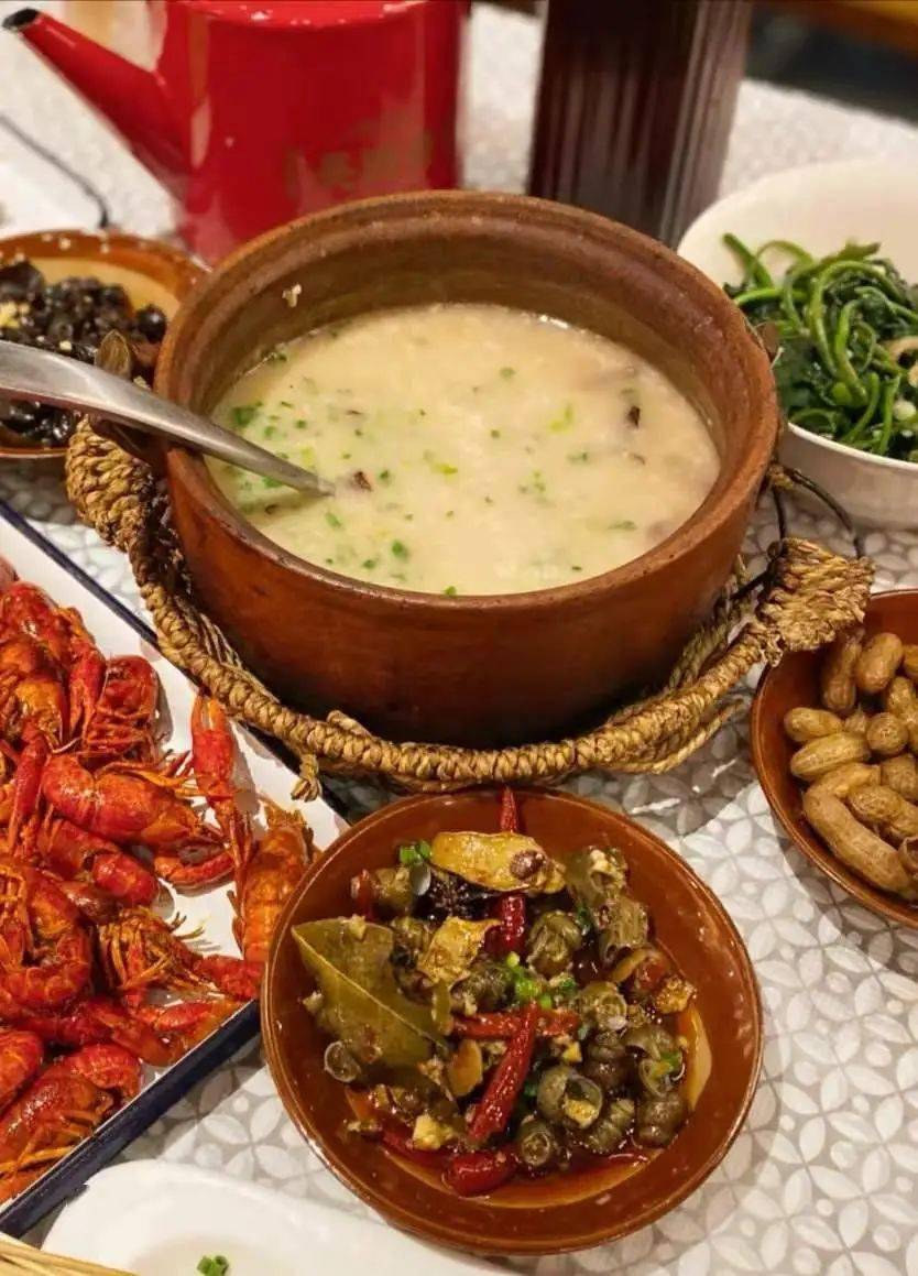 在吗想约你一起肆意吃个夜宵